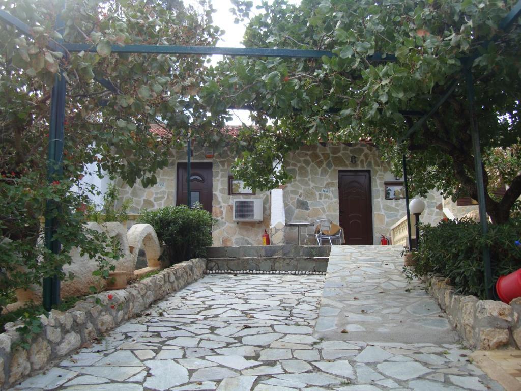 Mantas Bay Hotel Loutraki  Exterior photo
