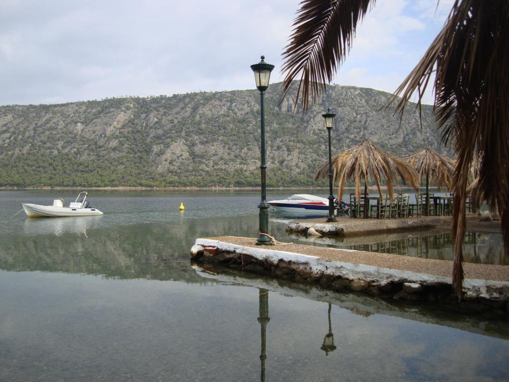 Mantas Bay Hotel Loutraki  Exterior photo