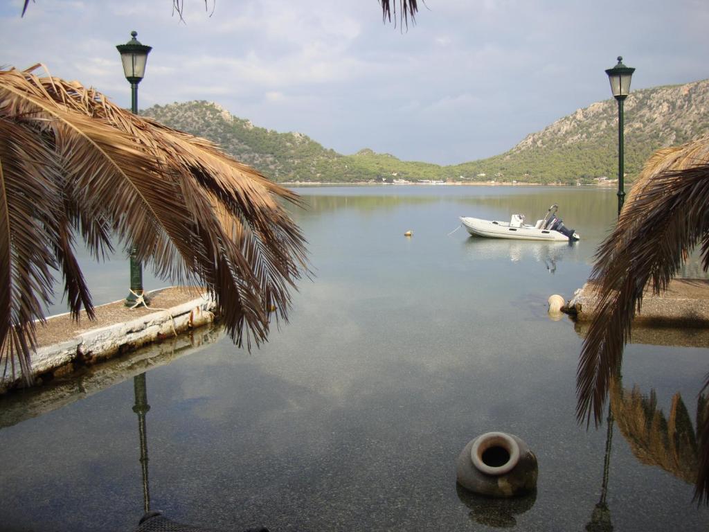 Mantas Bay Hotel Loutraki  Exterior photo