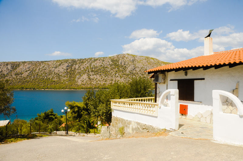 Mantas Bay Hotel Loutraki  Exterior photo