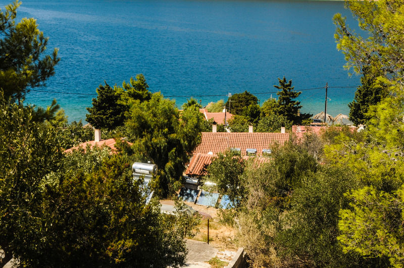 Mantas Bay Hotel Loutraki  Exterior photo